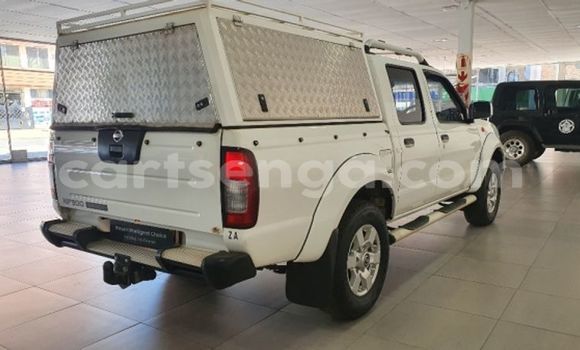 Acheter Occasion Voiture Nissan Hardbody Blanc à Hlatikulu, Shiselweni District Acheter Occasion Voiture Nissan Hardbody Blanc à Hlatikulu, Shiselweni District