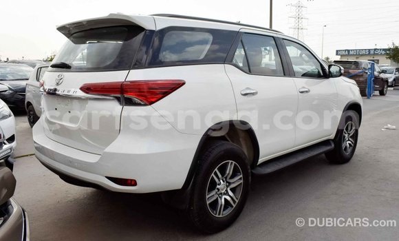 Nunua Imported Toyota Fortuner White Gari ndani ya Import - Dubai nchini Hhohho Nunua Imported Toyota Fortuner White Gari ndani ya Import - Dubai nchini Hhohho