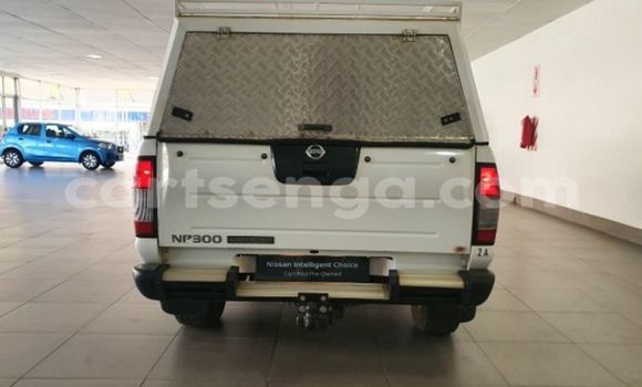 Acheter Occasion Voiture Nissan Hardbody Blanc à Hlatikulu, Shiselweni District Acheter Occasion Voiture Nissan Hardbody Blanc à Hlatikulu, Shiselweni District