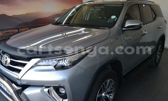 Nunua Ilio tumika Toyota Fortuner Silver Gari ndani ya Ezulwini nchini Hhohho Nunua Ilio tumika Toyota Fortuner Silver Gari ndani ya Ezulwini nchini Hhohho