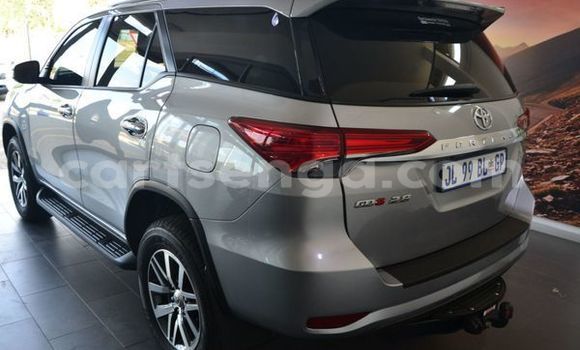 Nunua Ilio tumika Toyota Fortuner Silver Gari ndani ya Ezulwini nchini Hhohho Nunua Ilio tumika Toyota Fortuner Silver Gari ndani ya Ezulwini nchini Hhohho