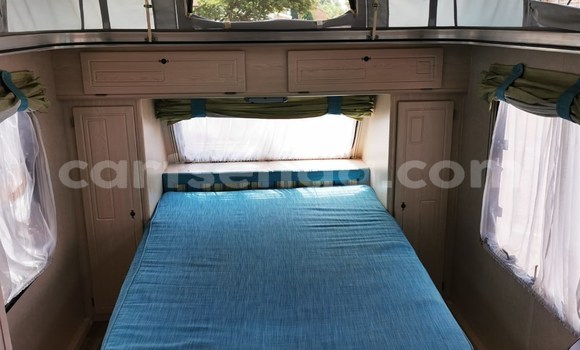 Nunua Ilio tumika Abarth 124 Spider White Gari ndani ya Big Bend nchini Lubombo Nunua Ilio tumika Abarth 124 Spider White Gari ndani ya Big Bend nchini Lubombo