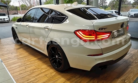 Nunua Ilio tumika BMW 5–Series White Gari ndani ya Big Bend nchini Lubombo Nunua Ilio tumika BMW 5–Series White Gari ndani ya Big Bend nchini Lubombo