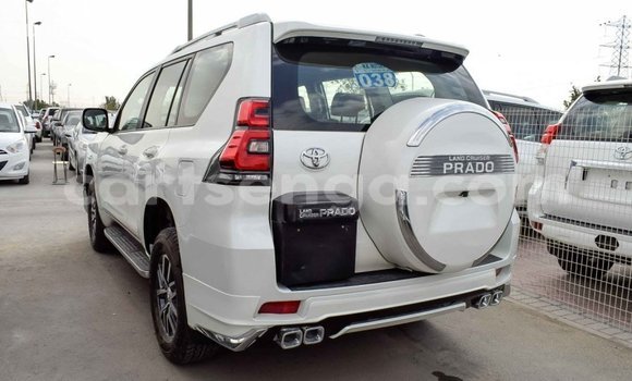 Acheter Import Voiture Toyota Prado Blanc à Import - Dubai, Hhohho Acheter Import Voiture Toyota Prado Blanc à Import - Dubai, Hhohho