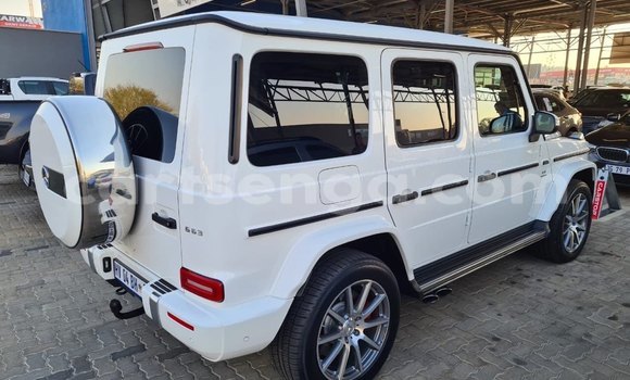 Nunua Ilio tumika Mercedes‒Benz 250 White Gari ndani ya Big Bend nchini Lubombo Nunua Ilio tumika Mercedes‒Benz 250 White Gari ndani ya Big Bend nchini Lubombo