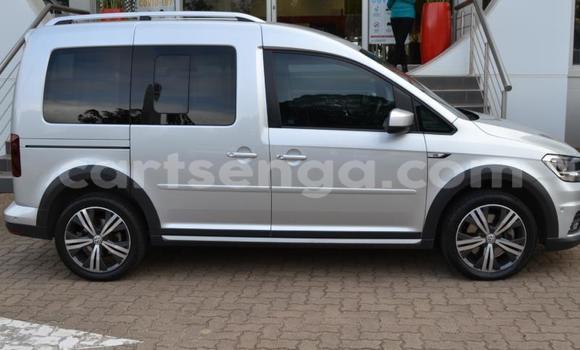 Nunua Ilio tumika Volkswagen Caddy White Gari ndani ya Bhunya nchini Manzini Nunua Ilio tumika Volkswagen Caddy White Gari ndani ya Bhunya nchini Manzini