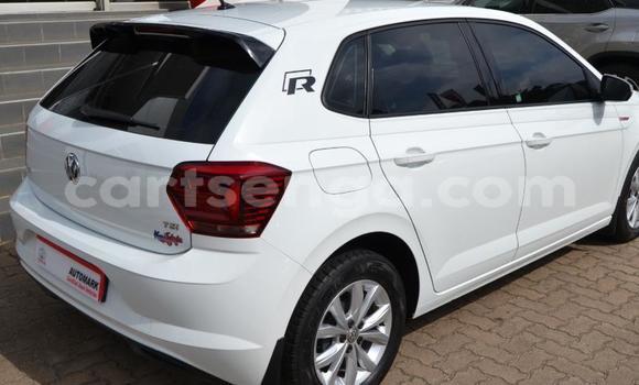 Nunua Ilio tumika Volkswagen Polo White Gari ndani ya Big Bend nchini Lubombo Nunua Ilio tumika Volkswagen Polo White Gari ndani ya Big Bend nchini Lubombo