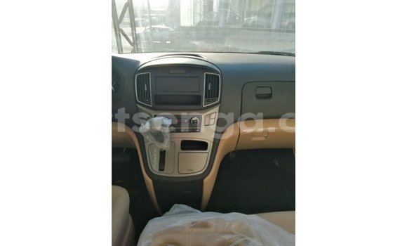 Nunua Imported Hyundai Accent White Gari ndani ya Import - Dubai nchini Hhohho Nunua Imported Hyundai Accent White Gari ndani ya Import - Dubai nchini Hhohho