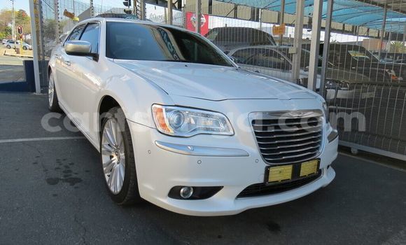 Nunua Ilio tumika Chrysler 300C White Gari ndani ya Big Bend nchini Lubombo Nunua Ilio tumika Chrysler 300C White Gari ndani ya Big Bend nchini Lubombo