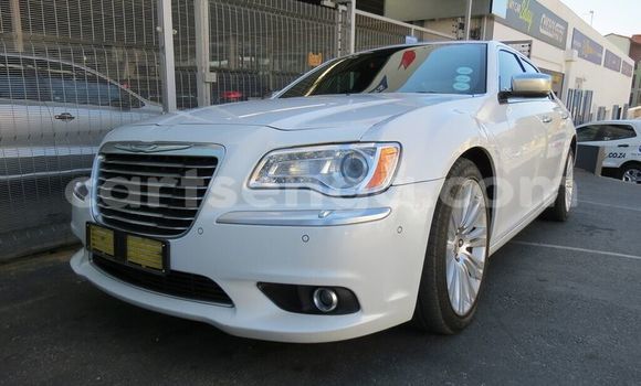 Nunua Ilio tumika Chrysler 300C White Gari ndani ya Big Bend nchini Lubombo Nunua Ilio tumika Chrysler 300C White Gari ndani ya Big Bend nchini Lubombo