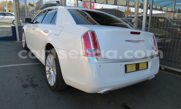 Nunua Ilio tumika Chrysler 300C White Gari ndani ya Big Bend nchini Lubombo Nunua Ilio tumika Chrysler 300C White Gari ndani ya Big Bend nchini Lubombo
