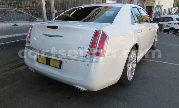 Nunua Ilio tumika Chrysler 300C White Gari ndani ya Big Bend nchini Lubombo Nunua Ilio tumika Chrysler 300C White Gari ndani ya Big Bend nchini Lubombo