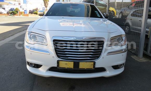 Nunua Ilio tumika Chrysler 300C White Gari ndani ya Big Bend nchini Lubombo Nunua Ilio tumika Chrysler 300C White Gari ndani ya Big Bend nchini Lubombo