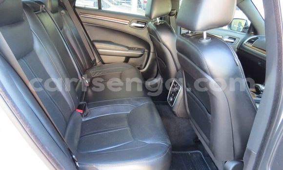 Nunua Ilio tumika Chrysler 300C White Gari ndani ya Big Bend nchini Lubombo Nunua Ilio tumika Chrysler 300C White Gari ndani ya Big Bend nchini Lubombo