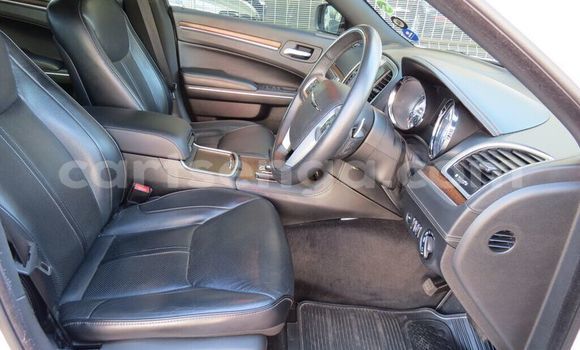 Nunua Ilio tumika Chrysler 300C White Gari ndani ya Big Bend nchini Lubombo Nunua Ilio tumika Chrysler 300C White Gari ndani ya Big Bend nchini Lubombo