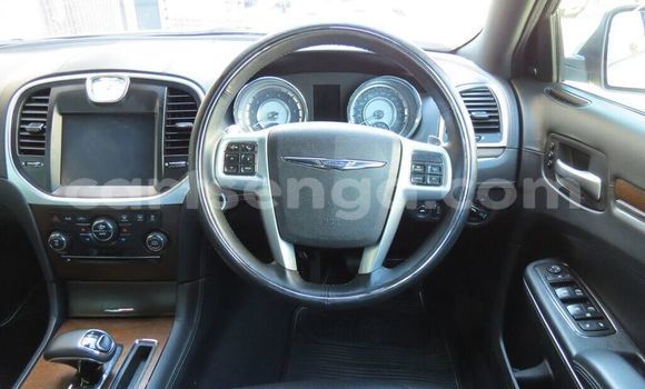 Nunua Ilio tumika Chrysler 300C White Gari ndani ya Big Bend nchini Lubombo Nunua Ilio tumika Chrysler 300C White Gari ndani ya Big Bend nchini Lubombo