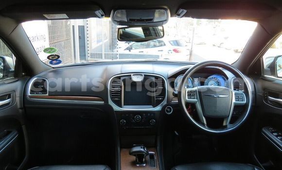 Nunua Ilio tumika Chrysler 300C White Gari ndani ya Big Bend nchini Lubombo Nunua Ilio tumika Chrysler 300C White Gari ndani ya Big Bend nchini Lubombo