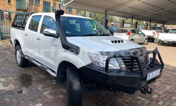 Nunua Ilio tumika Toyota Hilux White Gari ndani ya Big Bend nchini Lubombo Nunua Ilio tumika Toyota Hilux White Gari ndani ya Big Bend nchini Lubombo