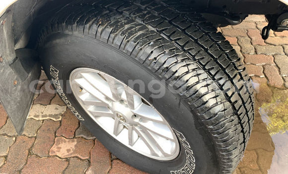 Nunua Ilio tumika Toyota Hilux White Gari ndani ya Big Bend nchini Lubombo Nunua Ilio tumika Toyota Hilux White Gari ndani ya Big Bend nchini Lubombo