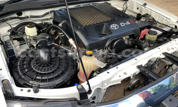 Nunua Ilio tumika Toyota Hilux White Gari ndani ya Big Bend nchini Lubombo Nunua Ilio tumika Toyota Hilux White Gari ndani ya Big Bend nchini Lubombo