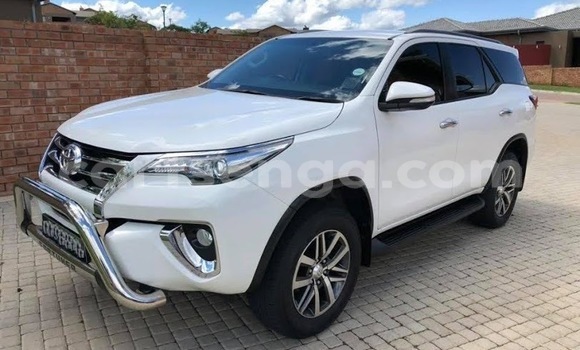 Acheter Occasion Voiture Toyota Fortuner Blanc à Mbabane, Manzini Acheter Occasion Voiture Toyota Fortuner Blanc à Mbabane, Manzini