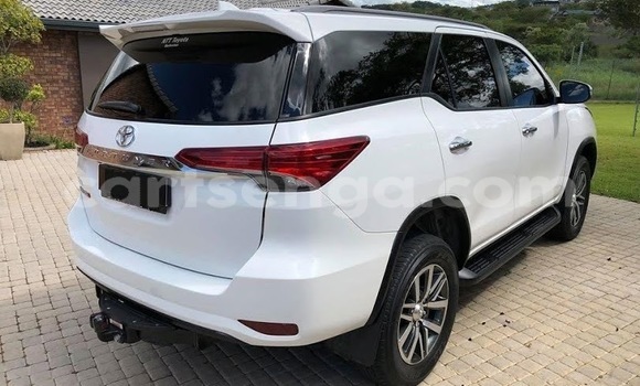 Buy Used Toyota Fortuner White Car in Mbabane in Manzini Buy Used Toyota Fortuner White Car in Mbabane in Manzini