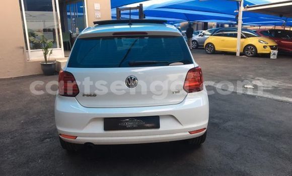 Nunua Ilio tumika Volkswagen Polo White Gari ndani ya Ezulwini nchini Hhohho Nunua Ilio tumika Volkswagen Polo White Gari ndani ya Ezulwini nchini Hhohho