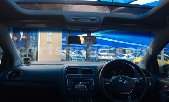 Nunua Ilio tumika Volkswagen Polo White Gari ndani ya Ezulwini nchini Hhohho Nunua Ilio tumika Volkswagen Polo White Gari ndani ya Ezulwini nchini Hhohho