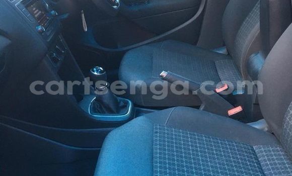 Nunua Ilio tumika Volkswagen Polo White Gari ndani ya Ezulwini nchini Hhohho Nunua Ilio tumika Volkswagen Polo White Gari ndani ya Ezulwini nchini Hhohho