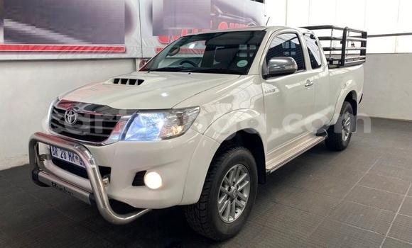 Nunua Ilio tumika Toyota Hilux White Gari ndani ya Ezulwini nchini Hhohho Nunua Ilio tumika Toyota Hilux White Gari ndani ya Ezulwini nchini Hhohho