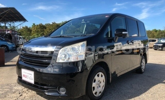 Buy Used Toyota Voxy Black Car in Hlatikulu in Shiselweni District Buy Used Toyota Voxy Black Car in Hlatikulu in Shiselweni District