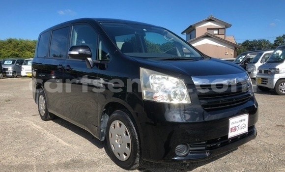 Nunua Ilio tumika Toyota Voxy Black Gari ndani ya Hlatikulu nchini Wilaya ya Shiselweni Nunua Ilio tumika Toyota Voxy Black Gari ndani ya Hlatikulu nchini Wilaya ya Shiselweni