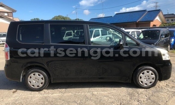 Nunua Ilio tumika Toyota Voxy Black Gari ndani ya Hlatikulu nchini Wilaya ya Shiselweni Nunua Ilio tumika Toyota Voxy Black Gari ndani ya Hlatikulu nchini Wilaya ya Shiselweni