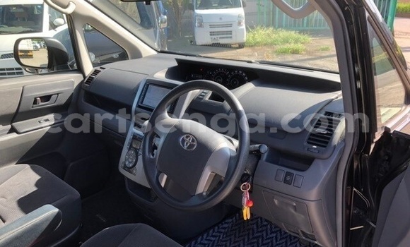 Nunua Ilio tumika Toyota Voxy Black Gari ndani ya Hlatikulu nchini Wilaya ya Shiselweni Nunua Ilio tumika Toyota Voxy Black Gari ndani ya Hlatikulu nchini Wilaya ya Shiselweni