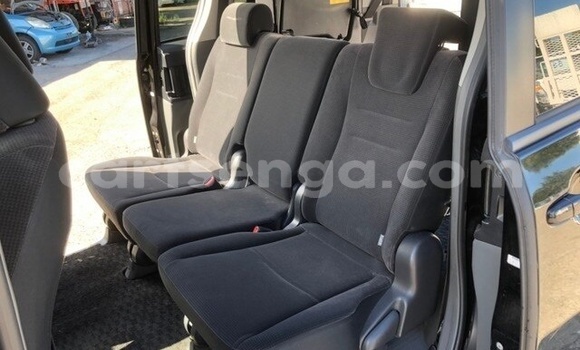 Nunua Ilio tumika Toyota Voxy Black Gari ndani ya Hlatikulu nchini Wilaya ya Shiselweni Nunua Ilio tumika Toyota Voxy Black Gari ndani ya Hlatikulu nchini Wilaya ya Shiselweni