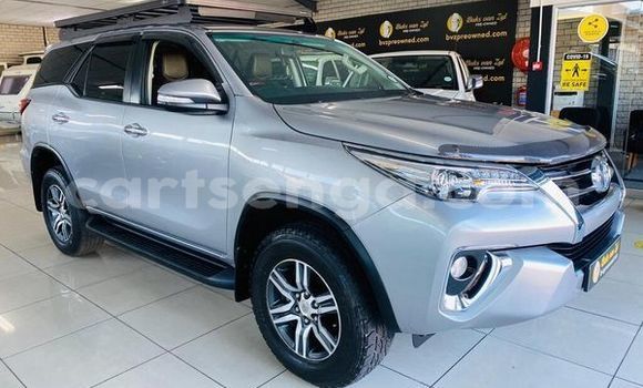 Nunua Ilio tumika Toyota Fortuner Silver Gari ndani ya Ezulwini nchini Hhohho