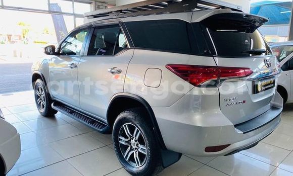Nunua Ilio tumika Toyota Fortuner Silver Gari ndani ya Ezulwini nchini Hhohho Nunua Ilio tumika Toyota Fortuner Silver Gari ndani ya Ezulwini nchini Hhohho