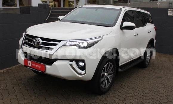 Buy Used Toyota Fortuner White Car in Hlatikulu in Shiselweni District Buy Used Toyota Fortuner White Car in Hlatikulu in Shiselweni District
