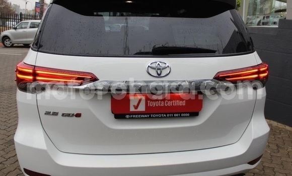 Acheter Occasion Voiture Toyota Fortuner Blanc à Hlatikulu, Shiselweni District Acheter Occasion Voiture Toyota Fortuner Blanc à Hlatikulu, Shiselweni District