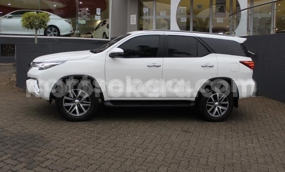 Acheter Occasion Voiture Toyota Fortuner Blanc à Hlatikulu, Shiselweni District Acheter Occasion Voiture Toyota Fortuner Blanc à Hlatikulu, Shiselweni District