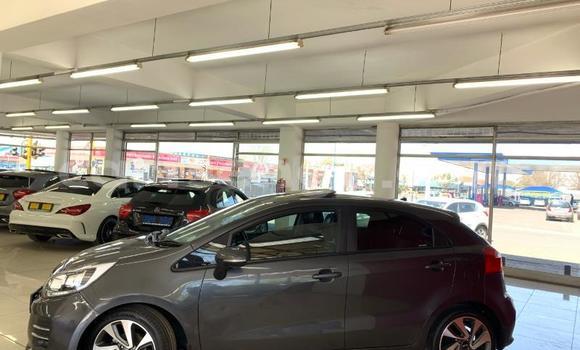 Acheter Occasion Voiture Kia Rio Beige à Hlatikulu, Shiselweni District Acheter Occasion Voiture Kia Rio Beige à Hlatikulu, Shiselweni District