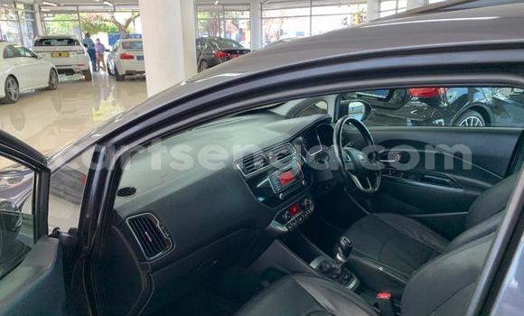 Acheter Occasion Voiture Kia Rio Beige à Hlatikulu, Shiselweni District Acheter Occasion Voiture Kia Rio Beige à Hlatikulu, Shiselweni District