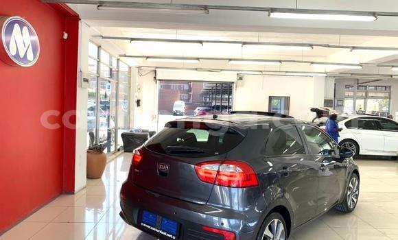 Acheter Occasion Voiture Kia Rio Beige à Hlatikulu, Shiselweni District Acheter Occasion Voiture Kia Rio Beige à Hlatikulu, Shiselweni District