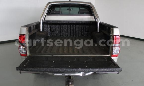 Nunua Ilio tumika Toyota Hilux Beige Gari ndani ya Hlatikulu nchini Wilaya ya Shiselweni Nunua Ilio tumika Toyota Hilux Beige Gari ndani ya Hlatikulu nchini Wilaya ya Shiselweni