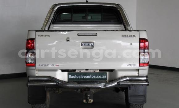 Nunua Ilio tumika Toyota Hilux Beige Gari ndani ya Hlatikulu nchini Wilaya ya Shiselweni Nunua Ilio tumika Toyota Hilux Beige Gari ndani ya Hlatikulu nchini Wilaya ya Shiselweni
