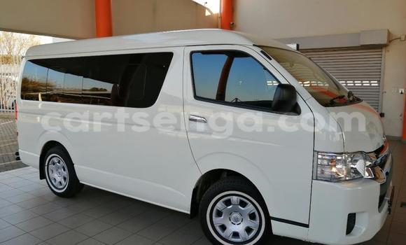 Buy Used Toyota Hiace White Car in Big Bend in Lubombo Buy Used Toyota Hiace White Car in Big Bend in Lubombo