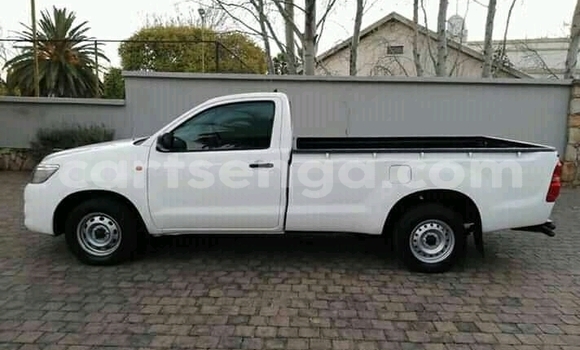 Buy Used Toyota Hilux White Car in Hlatikulu in Shiselweni District