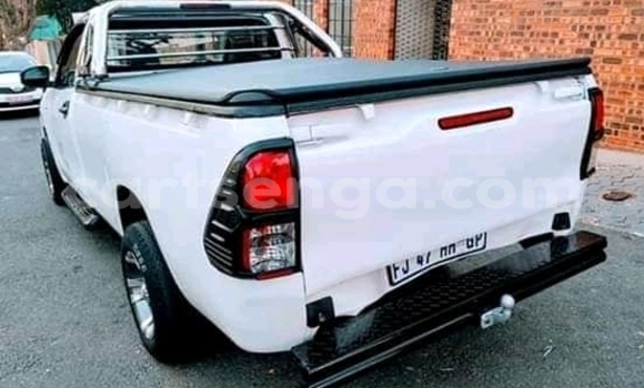 Buy Used Toyota Hilux White Car in Ezulwini in Hhohho