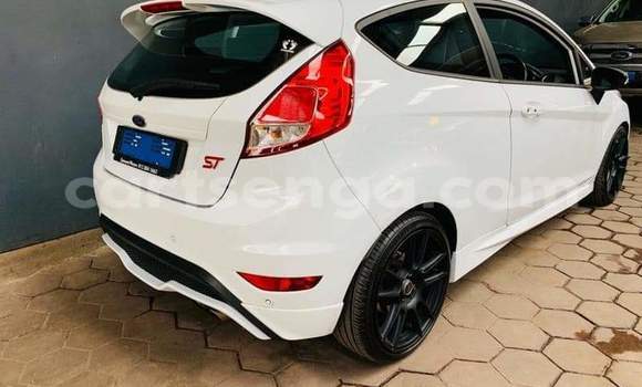 Nunua Ilio tumika Ford Fiesta ST White Gari ndani ya Hlatikulu nchini Wilaya ya Shiselweni Nunua Ilio tumika Ford Fiesta ST White Gari ndani ya Hlatikulu nchini Wilaya ya Shiselweni
