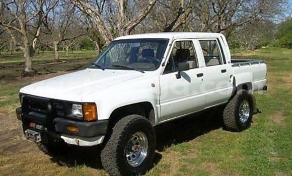 Buy Used Toyota 4Runner White Car in Ezulwini in Hhohho